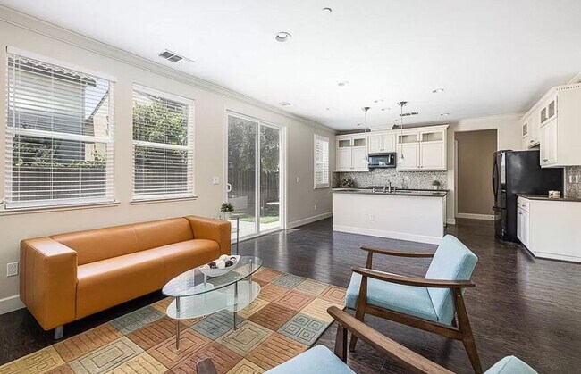 Building Photo - $4195.00 - Gorgeous and Ready for Move-In! Spacious 4 Br / 2.5 Ba in South Gilroy