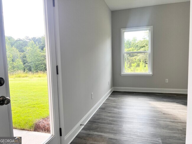 Building Photo - 8024 English Ivy Ct