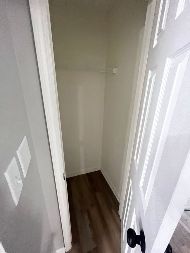 Building Photo - Beautifully renovated 3 bedroom house!