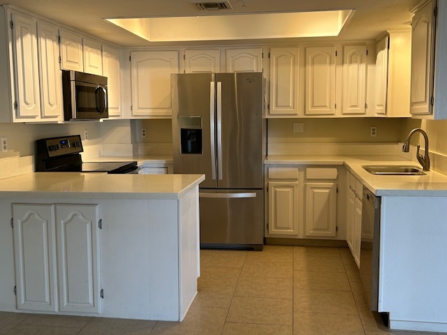 Kitchen - 4200 N Miller Rd