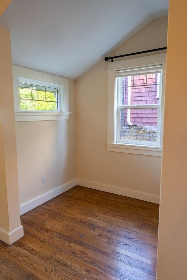 Building Photo - 4Bd/2.75Ba Seattle House