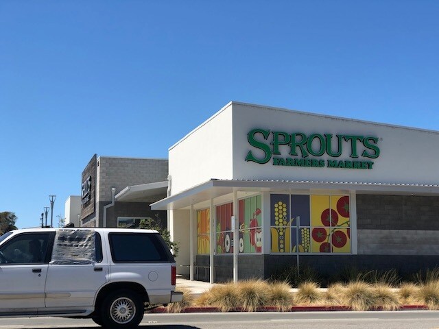 Building Photo - 1110 Stannage Ave