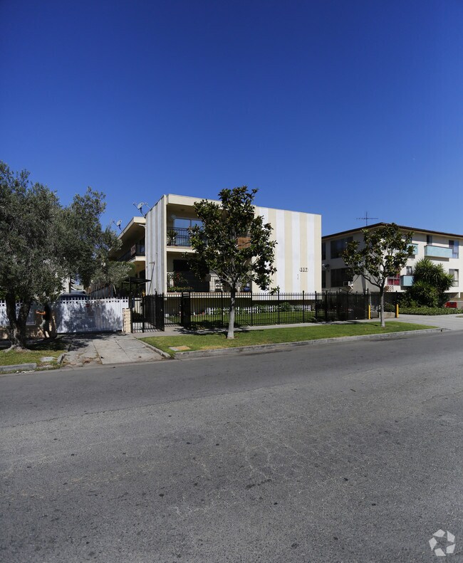 Building Photo - 337 S Serrano Ave