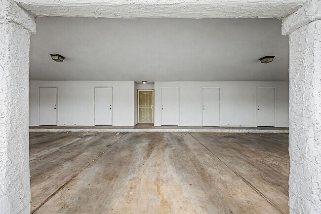 Building Photo - 1331 W Baseline Rd