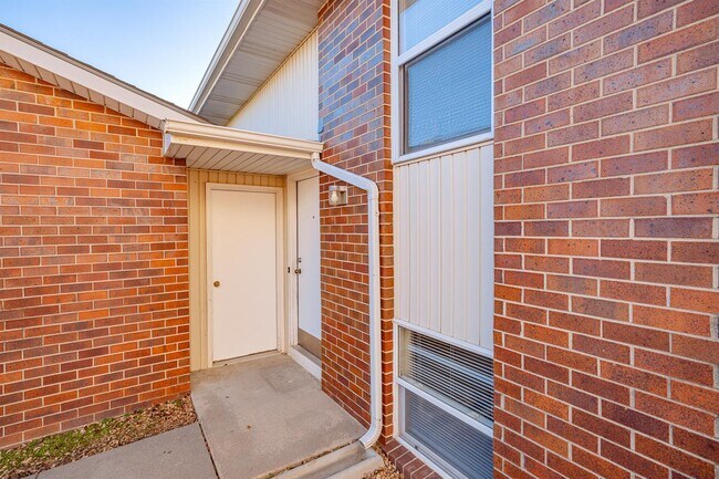 Building Photo - 3445 Portia St