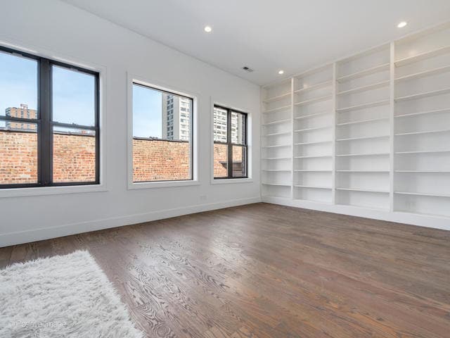 Building Photo - 4840 S Dorchester Ave