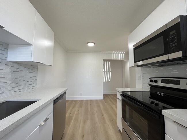 Building Photo - 6301 SW 20th St