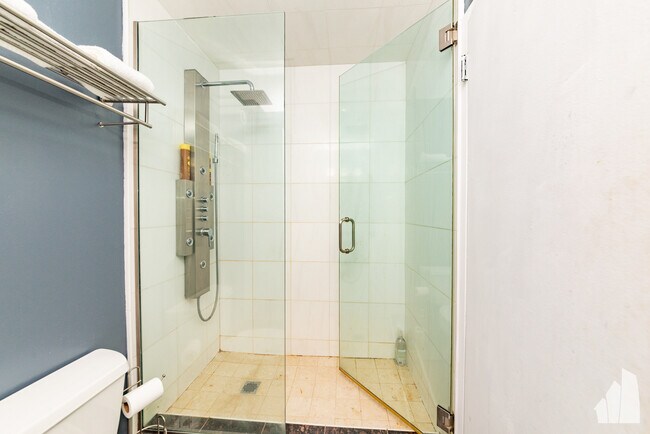 Building Photo - 10 E Ontario St