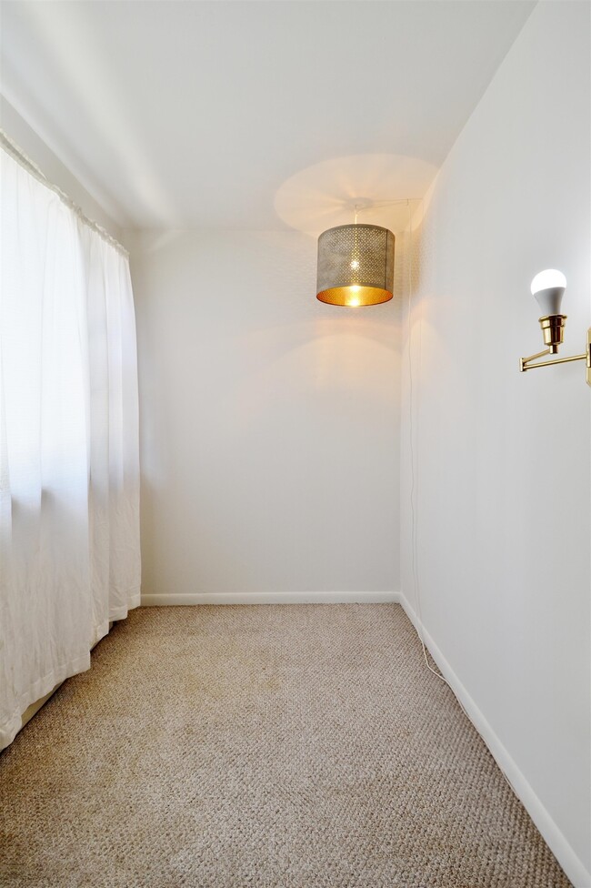 Building Photo - 38 E 41st St