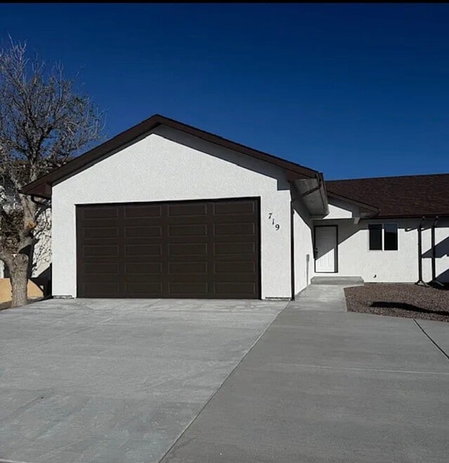 Building Photo - 719 S Bellflower Dr