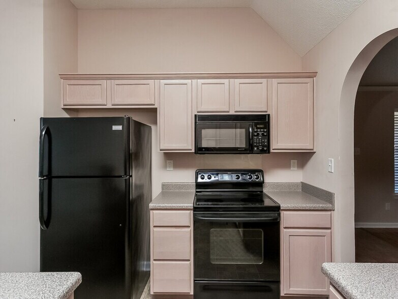 Building Photo - 1596 Far Dr