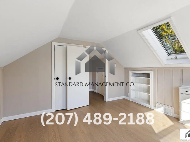 Building Photo - Spacious 4-Bedroom Home with Garage & Modern Heating  for Rent in Waterville