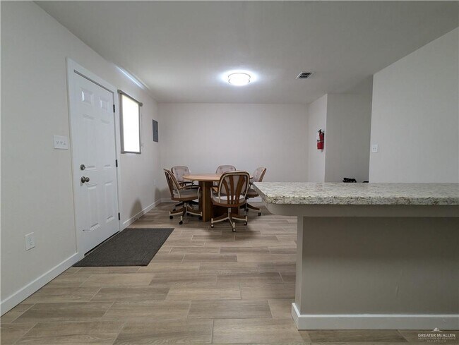 Building Photo - 19 Briarwood Dr