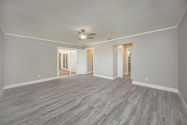 Building Photo - 300 Riomar Dr