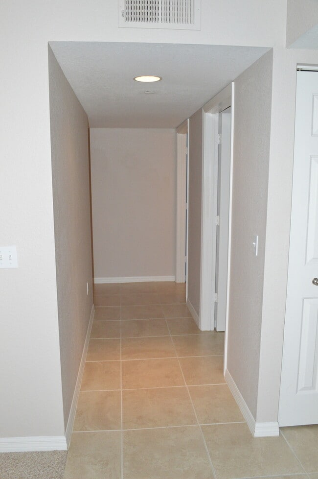 Building Photo - 8214 Key Royal Cir