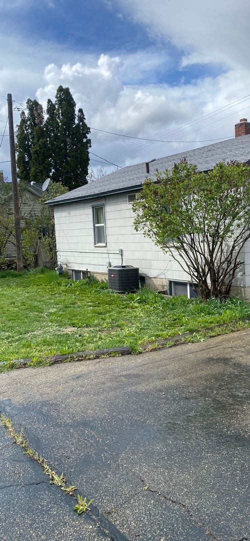 Building Photo - Cozy Home