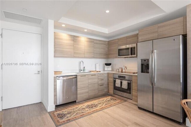Building Photo - 121 NE 34th St