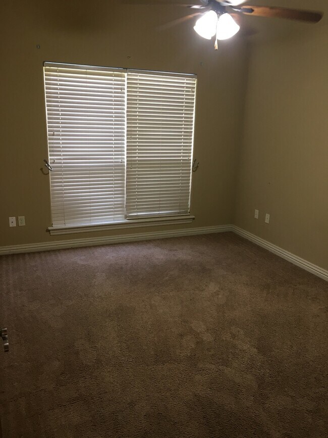 Building Photo - 4109 W Stoney Bend Dr