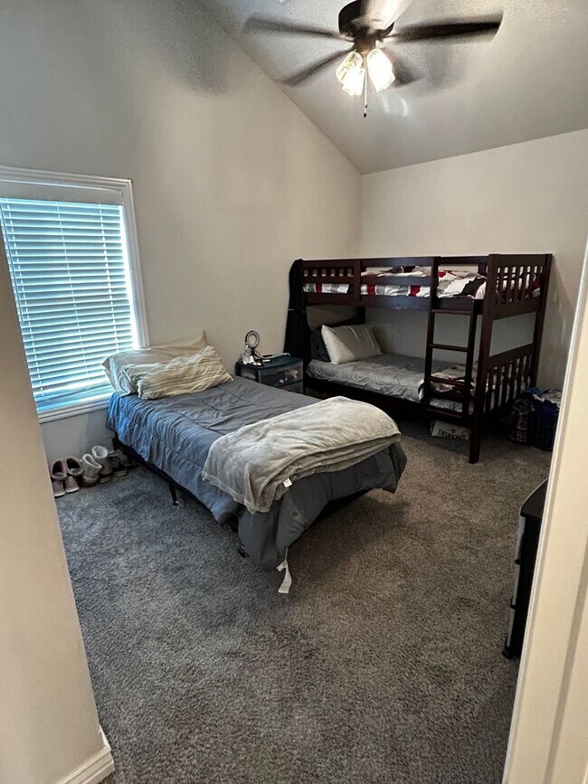 Building Photo - Water Included - Newer 2 Bedroom 1.5 Bathroom Town Home Now Pre-leasing with Upcoming move in!!!!