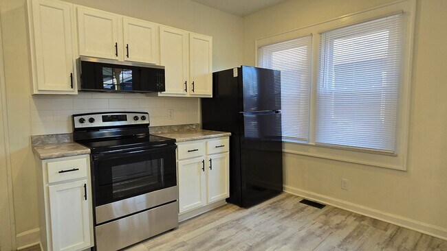 Building Photo - Fully Remodeled Historic Garfield Park Cha...