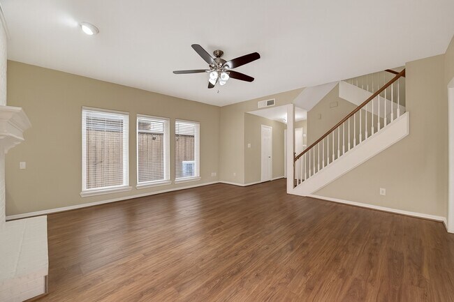 Building Photo - 2413 Potomac Dr