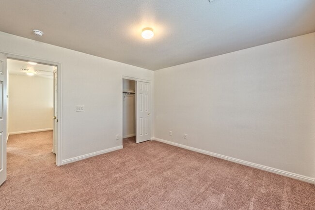 Building Photo - 9304 Pokeweed Ct