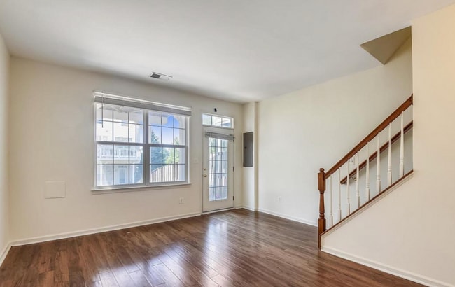 Building Photo - Stunning 2bd/2.5ba TH nestled within the prestigious Belmont Country Club!