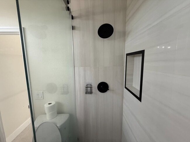 Building Photo - 1550 Center Rd