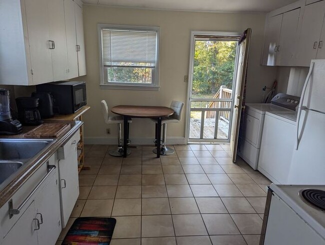 Building Photo - Ranch Home in NODA Area of Charlotte w/ Fe...