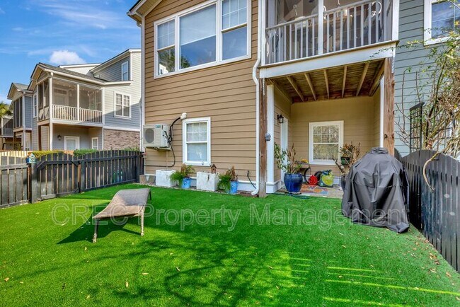 Building Photo - 147 Palm Cove Way