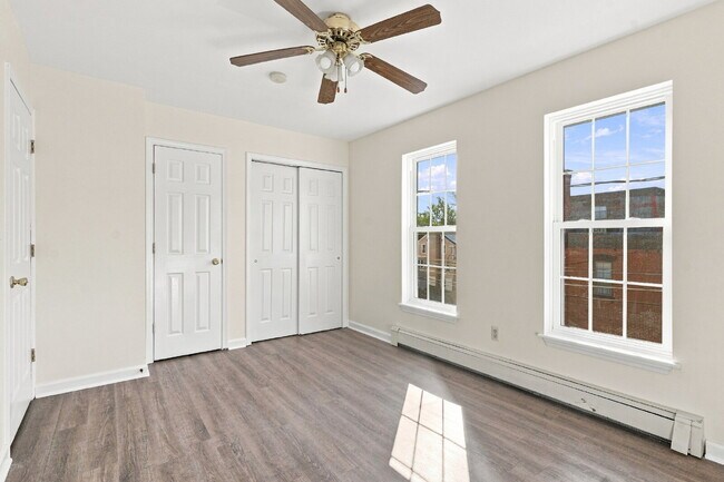 Building Photo - 2 bedroom 1 bathroom