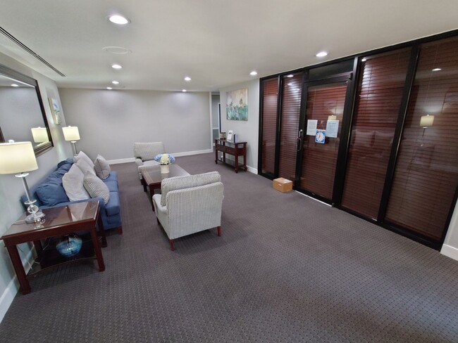 Building Photo - 600 Roosevelt Blvd