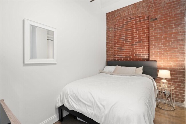 Building Photo - 21 Wormwood St