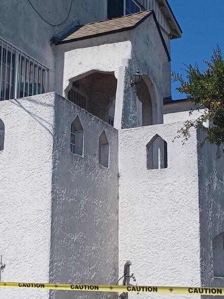 Building Photo - 2422 E 7th St