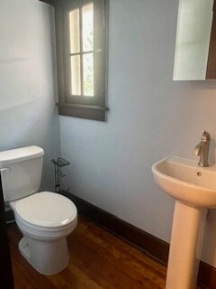 Half bath - 32 Majestic Ave