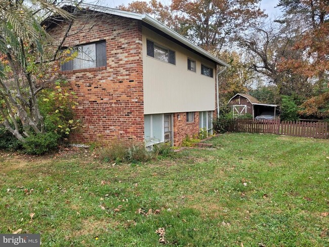 Building Photo - 3743 Chain Bridge Rd