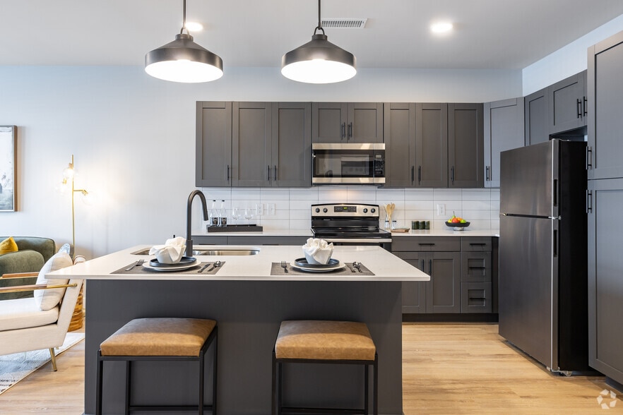 1BR, 1BA - 807SF - Dining Area - Mila