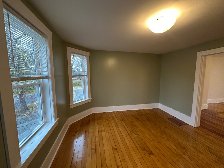 Building Photo - 31 Church St