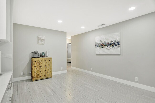 Building Photo - 1035 NW 5th Ave