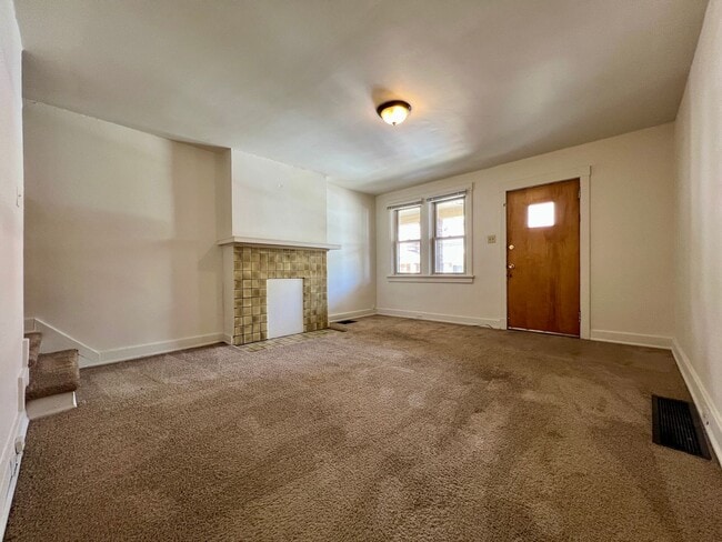 Building Photo - Incredible Two Bedroom Townhouse in Oakland! Close to Pitt & CMU! Call Today!