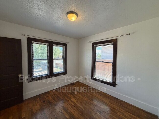 Building Photo - 313 Cornell Dr SE