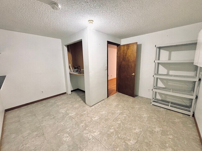 Building Photo - Hidden Gem!  4bed 2bath Single Family Home...