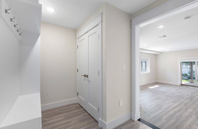 Building Photo - 1639 Maple St