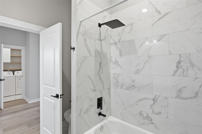 Building Photo - 6728 Parker Grv Ln