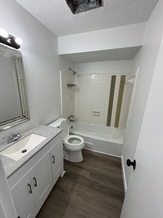 Building Photo - 2105 Giuffrias Ave