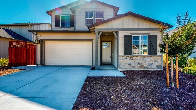 Primary Photo - Bright and beautiful Home in Coffey Park! ...