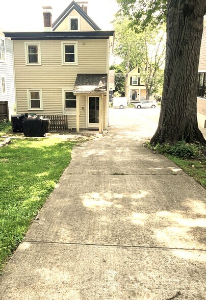 Backyard House/Driveway - 1301 Morten St