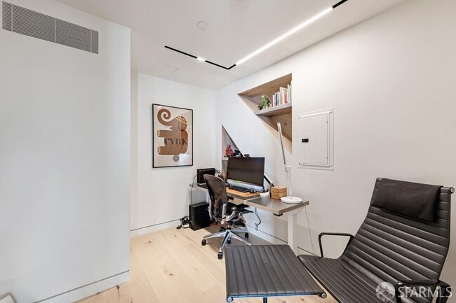 Building Photo - 333 Bush St