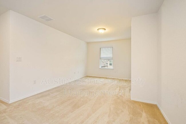 Building Photo - 907 Solitude Dr