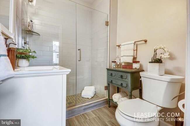 Building Photo - 766 Harvard St NW